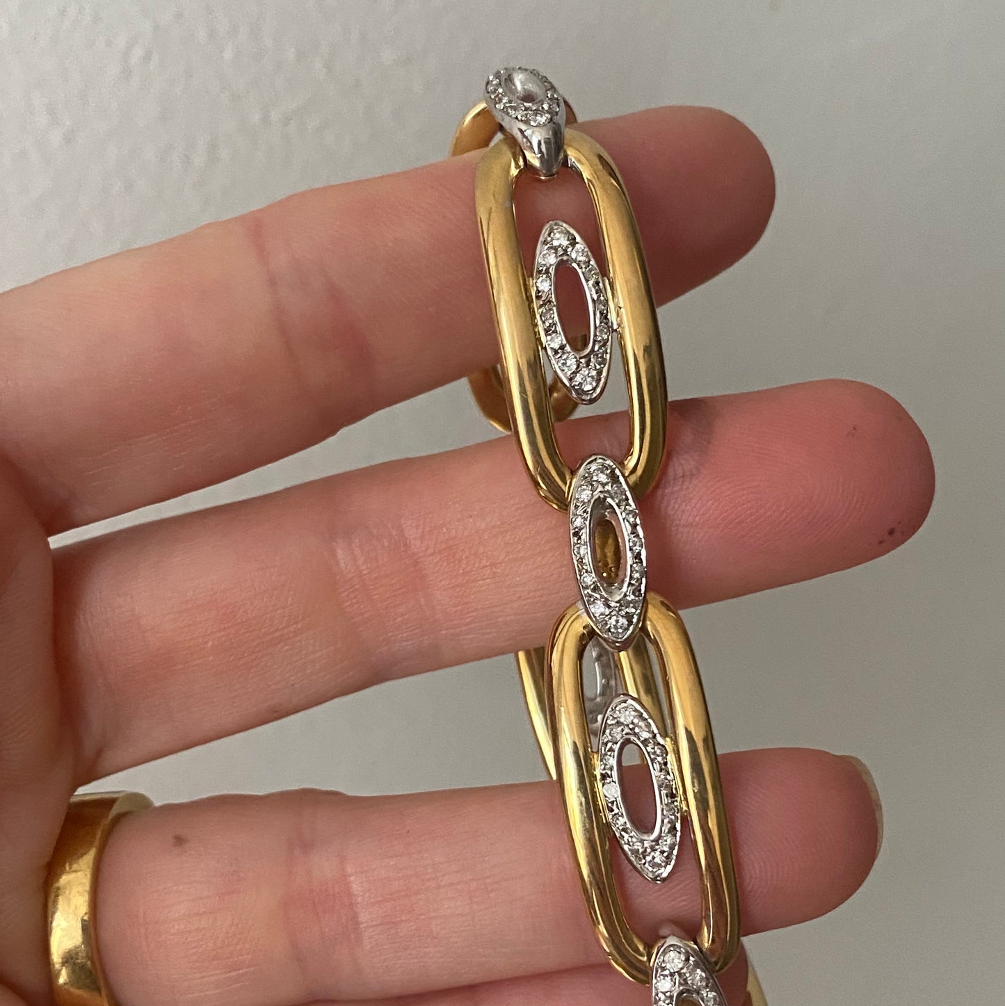 BRACELET