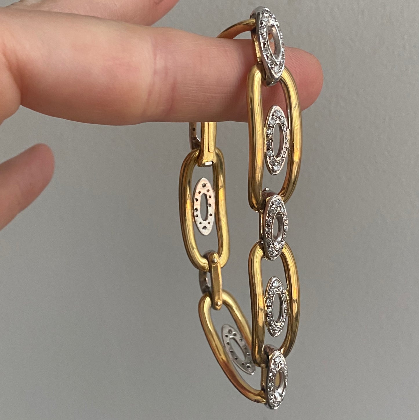 BRACELET