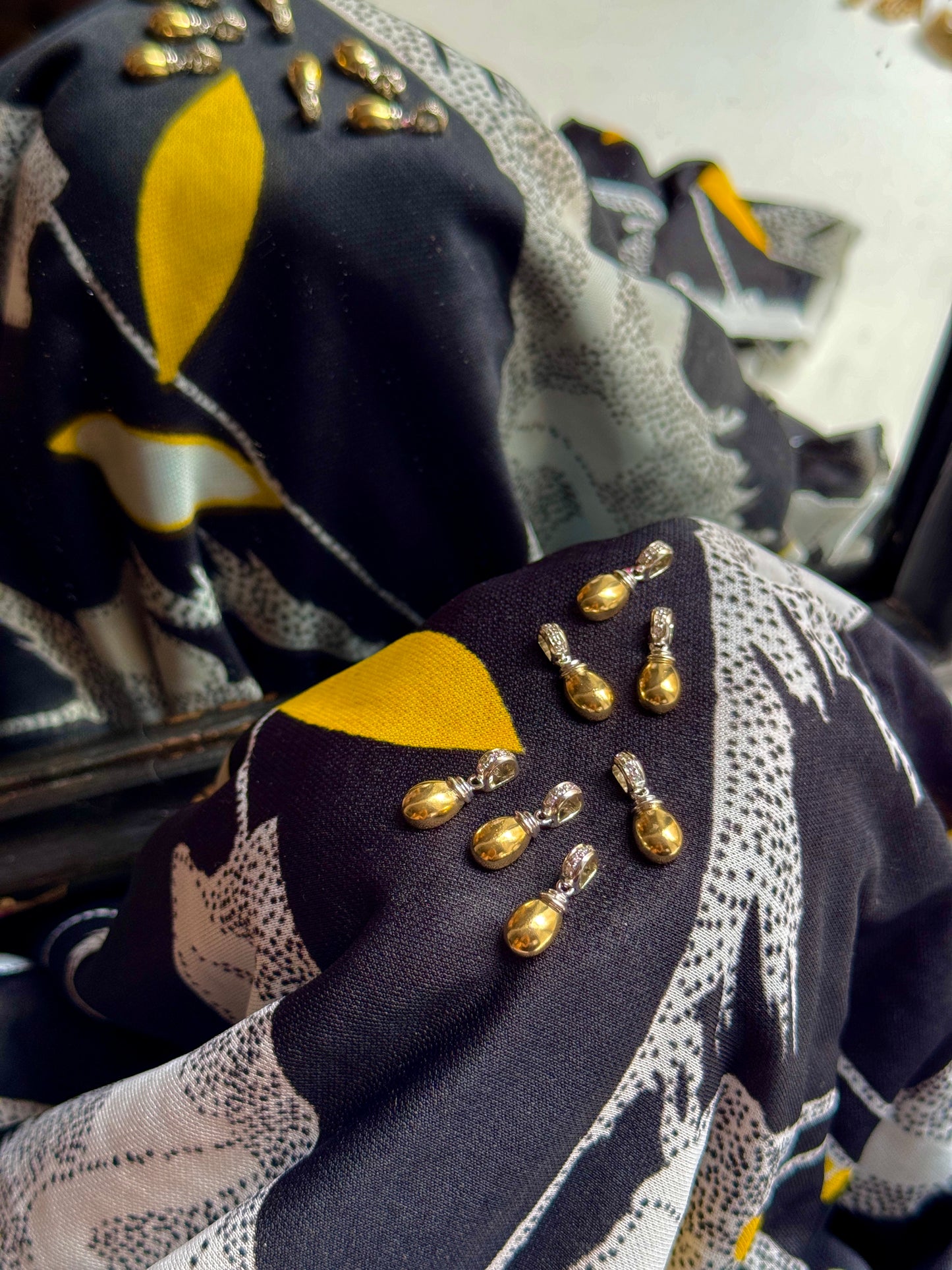 DIAMOND DROPLET PENDANT