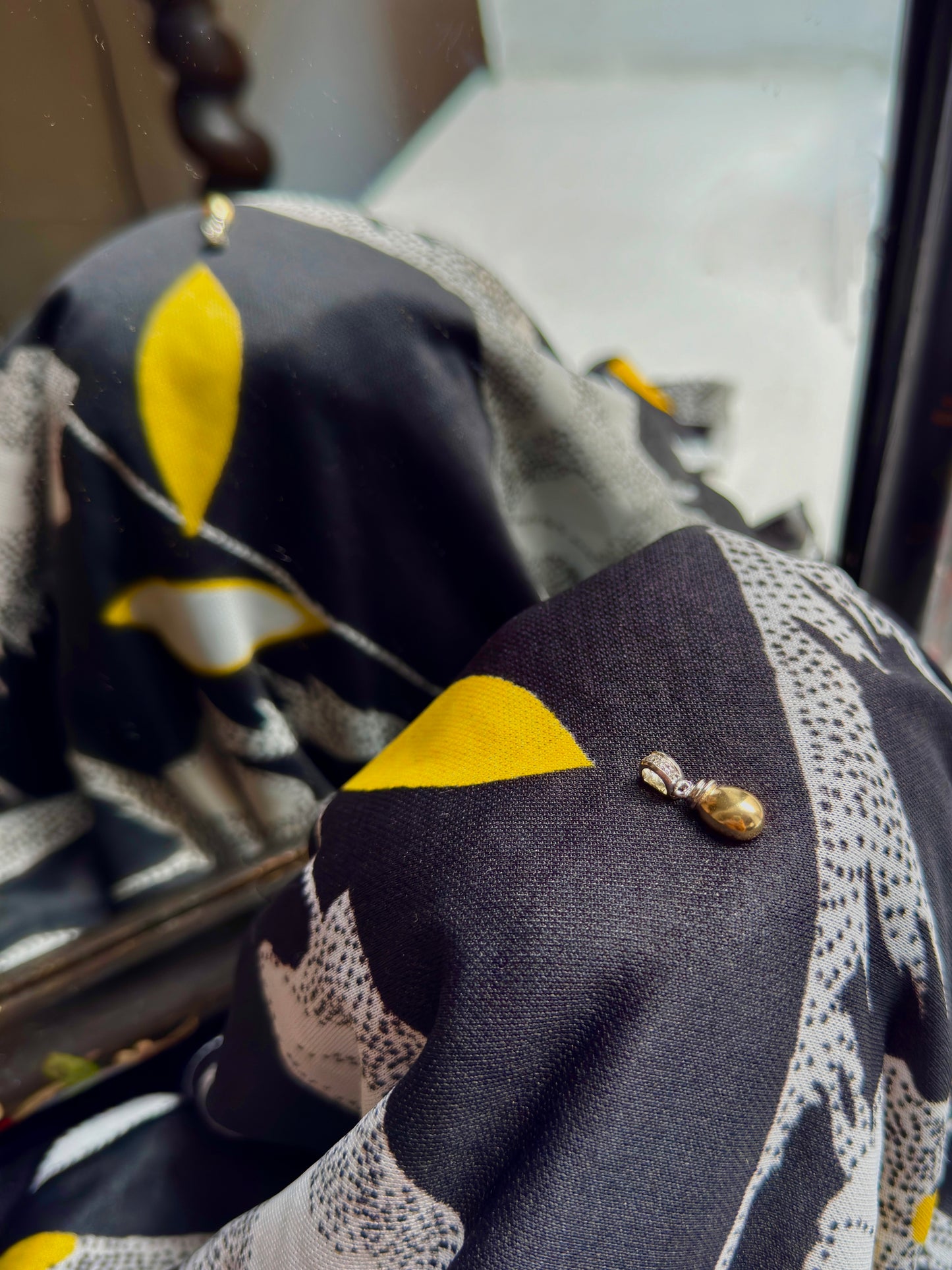 DIAMOND DROPLET PENDANT