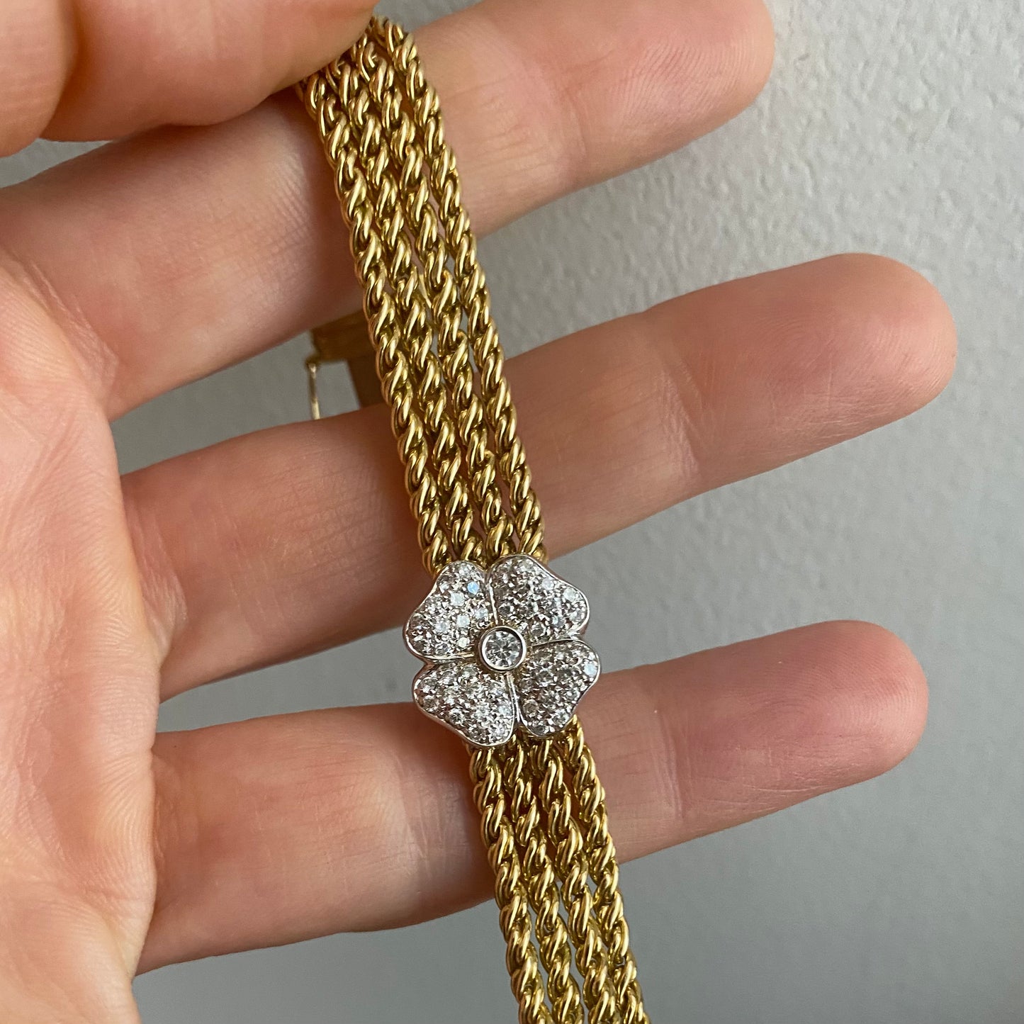 BRACELET