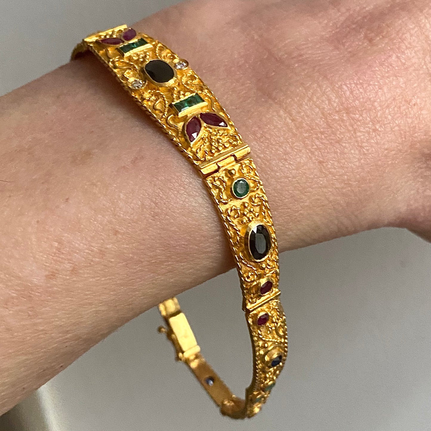 BRACELET