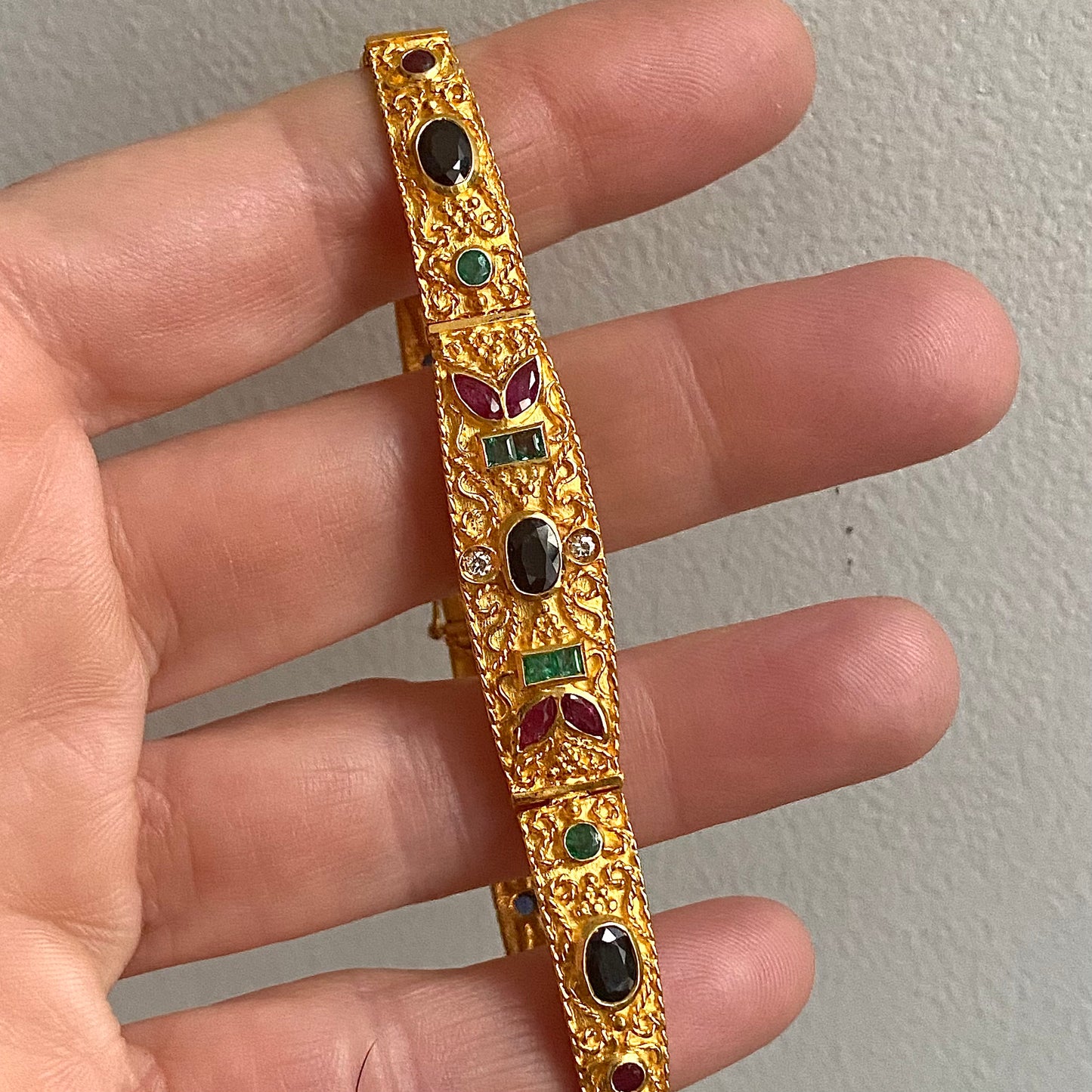 BRACELET