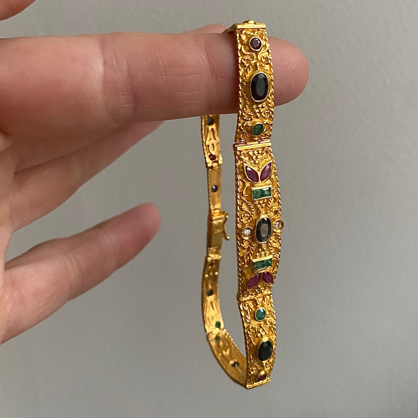 BRACELET