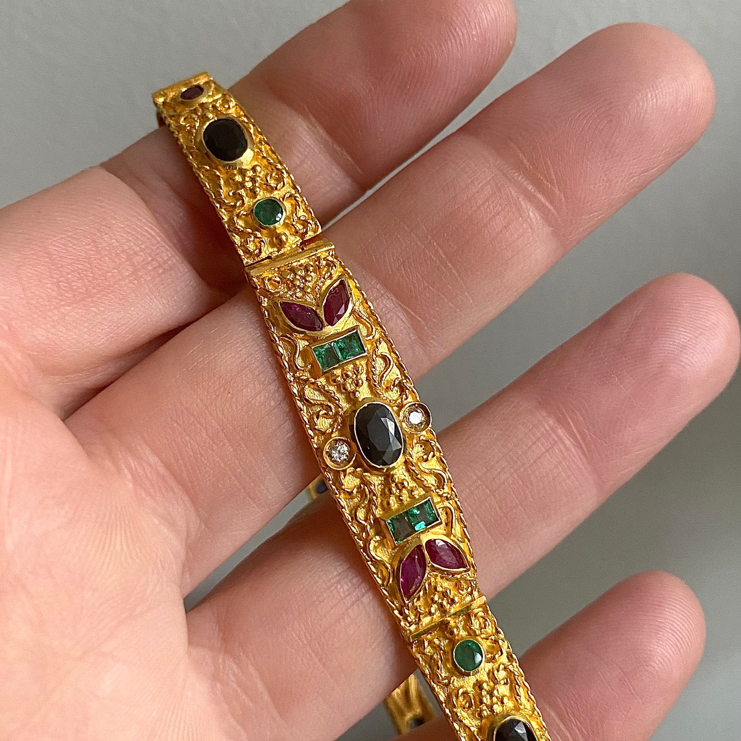 BRACELET