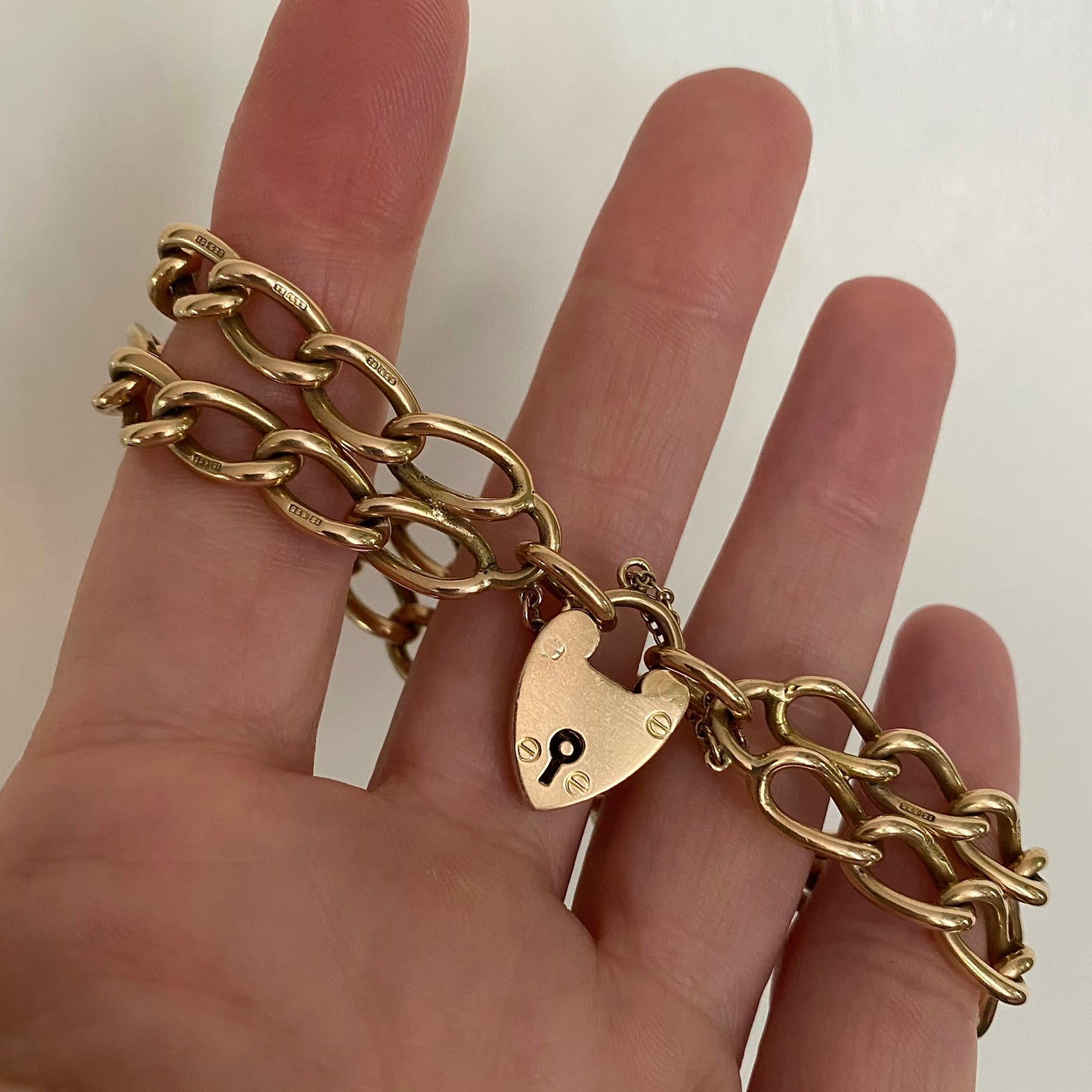 BRACELET