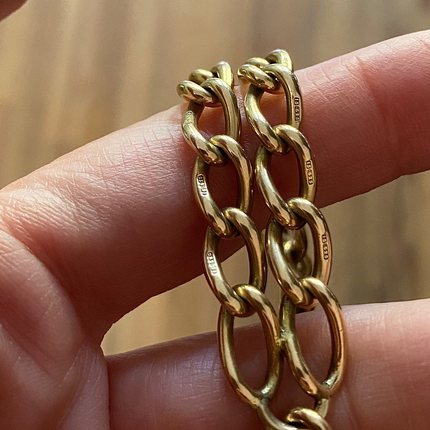 BRACELET