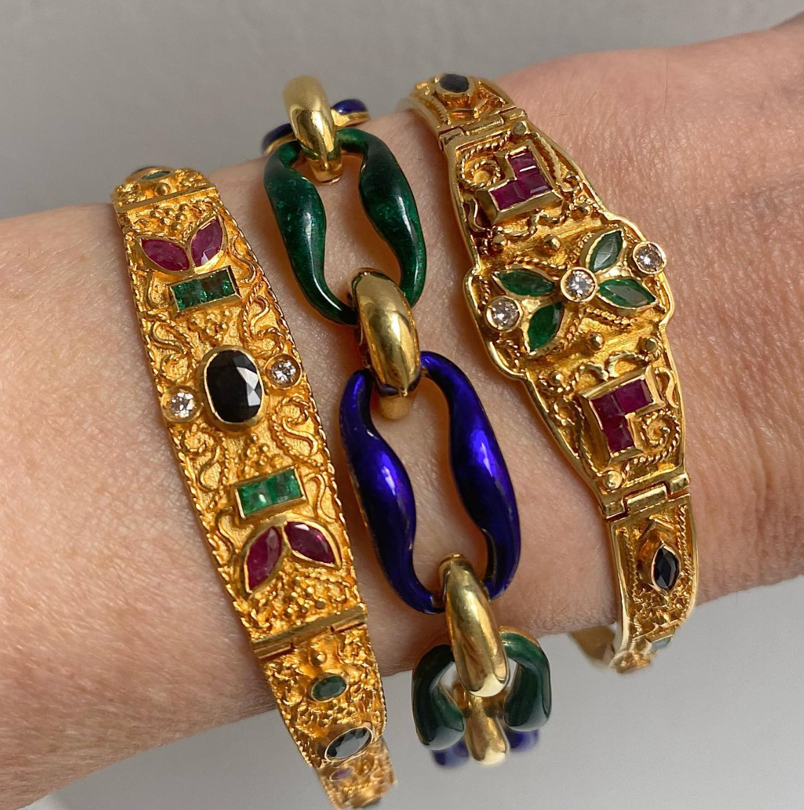 BRACELET