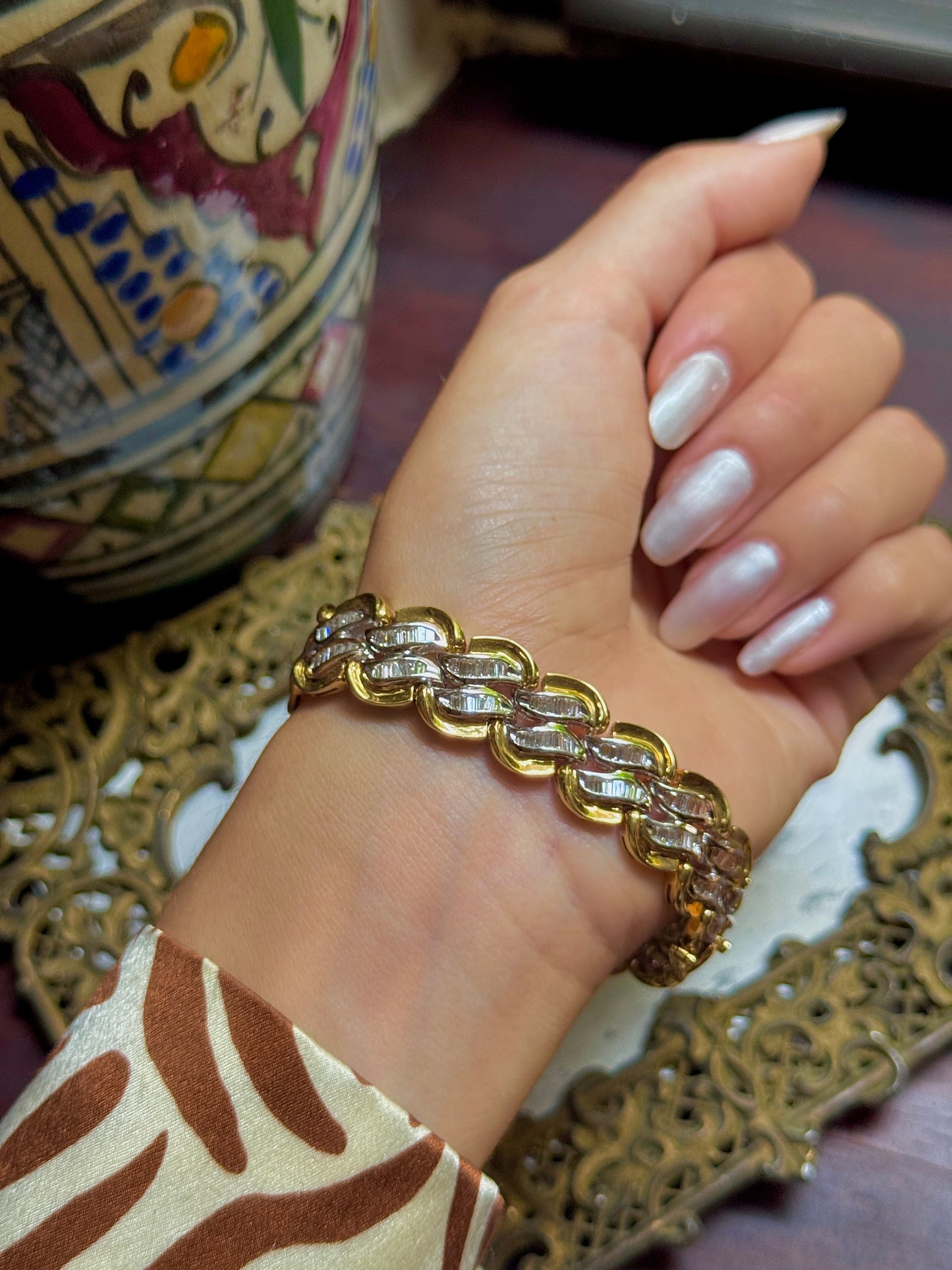BRACELET