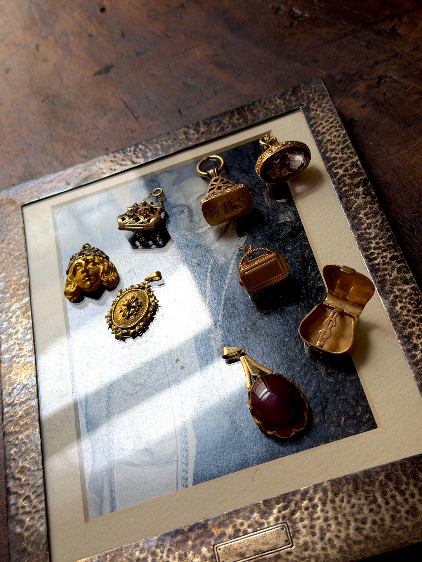 XL CHARMS AND FOBS (JPRD)
