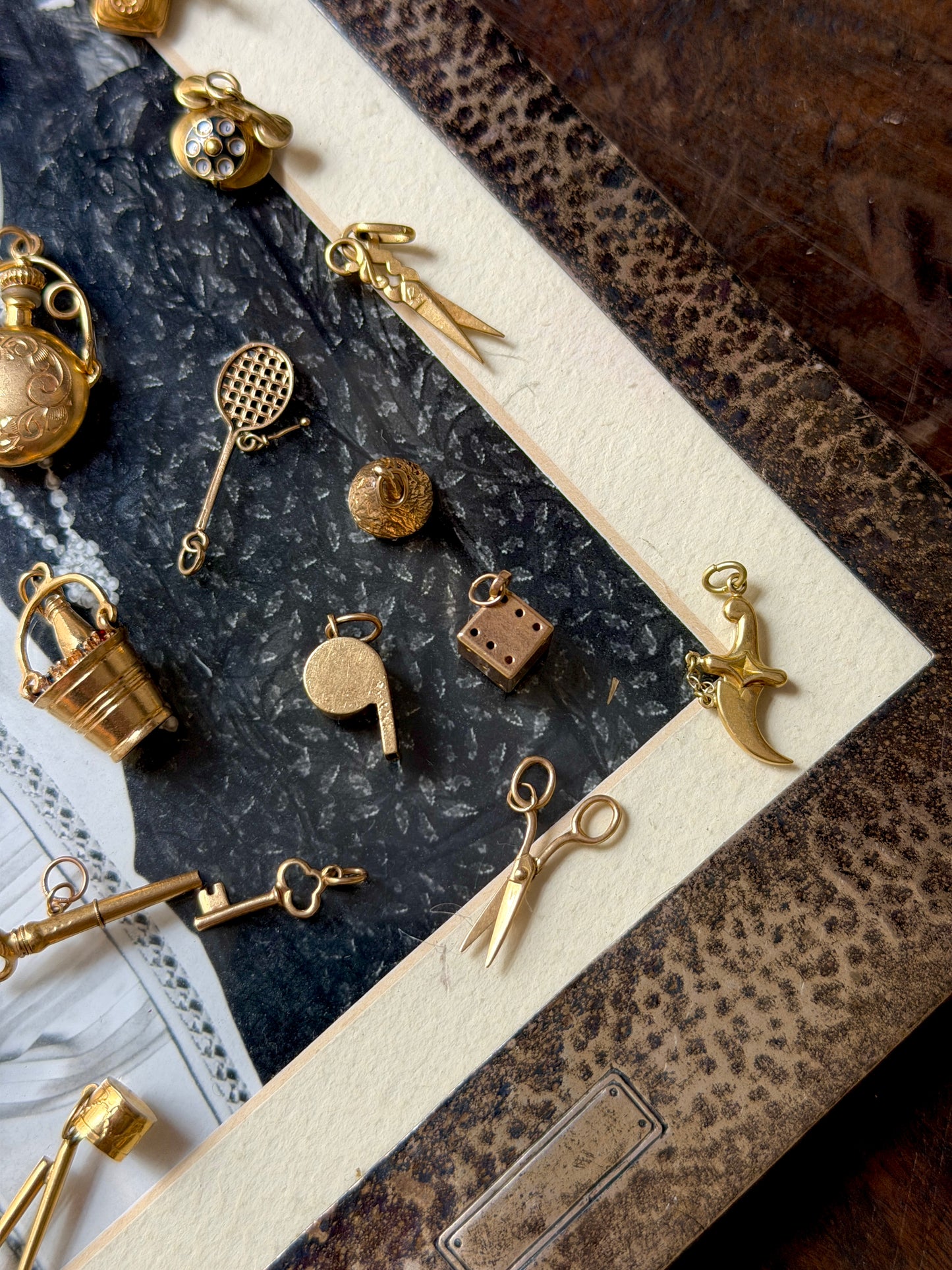 HOUSEHOLD ITEM CHARMS (JPRD)