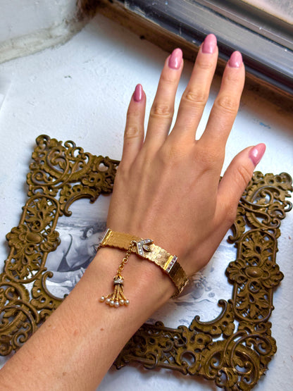 BRACELET